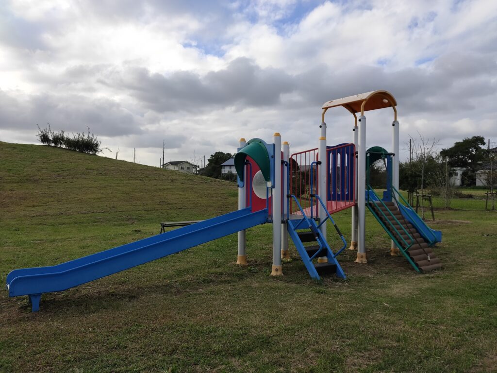 築山公園複合遊具