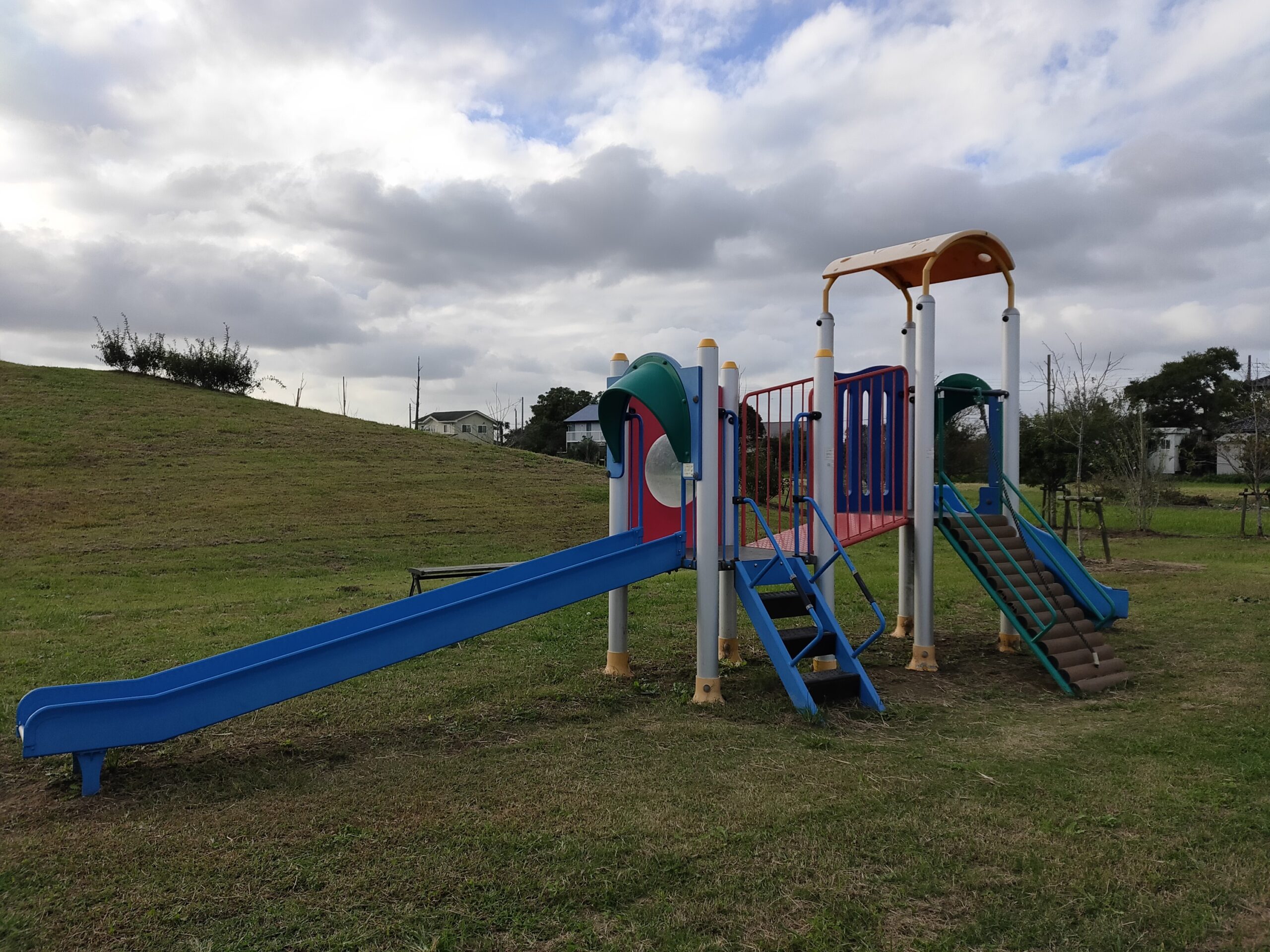 築山公園複合遊具