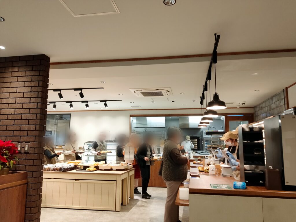 ベーカリー＆カフェ　辰巳クラブ　店内